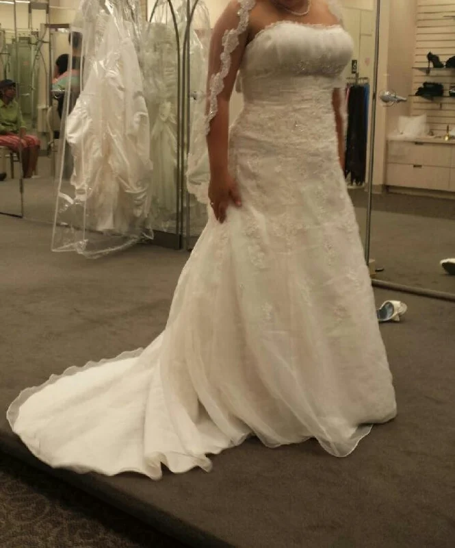 David's Bridal Organza Trumpet Gown With Embellished Lace/  WG312 Elegant Lace Design